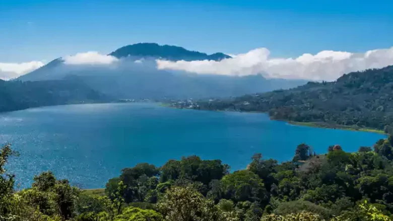 Buyan Lake, North Bali